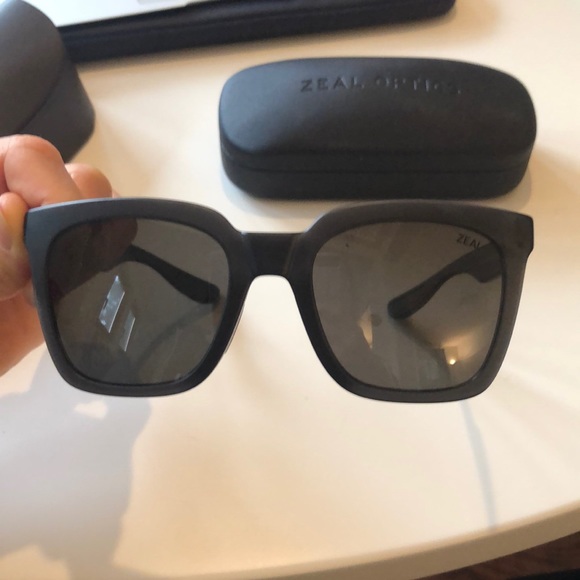 Zeal Optics Black Polarized Unisex Sunglasses main image 4